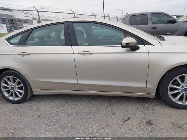 44701018 :رقم المزاد ، 3FA6P0H72HR407035 vin ، 2017 Ford Fusion Se مزاد بيع