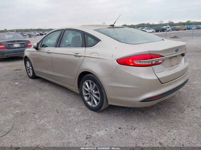 44701018 :رقم المزاد ، 3FA6P0H72HR407035 vin ، 2017 Ford Fusion Se مزاد بيع