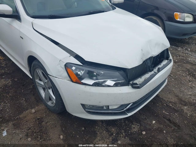 2015 Volkswagen Passat 1.8t Limited Edition მანქანა იყიდება აუქციონზე, vin: 1VWAT7A36FC105613, აუქციონის ნომერი: 44701082
