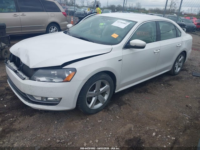 2015 Volkswagen Passat 1.8t Limited Edition მანქანა იყიდება აუქციონზე, vin: 1VWAT7A36FC105613, აუქციონის ნომერი: 44701082