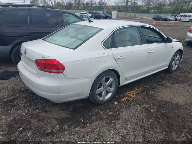 2015 Volkswagen Passat 1.8t Limited Edition მანქანა იყიდება აუქციონზე, vin: 1VWAT7A36FC105613, აუქციონის ნომერი: 44701082