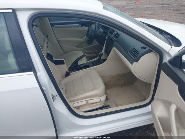 2015 Volkswagen Passat 1.8t Limited Edition მანქანა იყიდება აუქციონზე, vin: 1VWAT7A36FC105613, აუქციონის ნომერი: 44701082