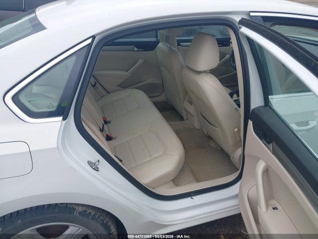 2015 Volkswagen Passat 1.8t Limited Edition მანქანა იყიდება აუქციონზე, vin: 1VWAT7A36FC105613, აუქციონის ნომერი: 44701082