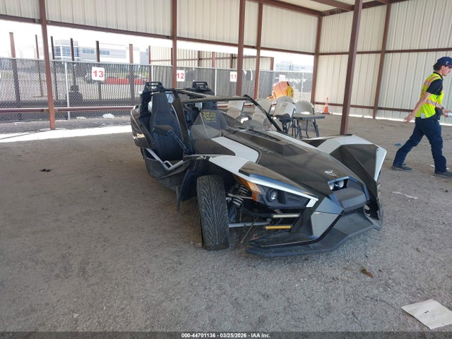 44701136 :رقم المزاد ، 57XAAPFA2K8134319 vin ، 2019 Polaris Slingshot مزاد بيع