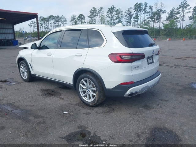 2020 BMW X5 5UXCR4C08L9D57496 Photo 2
