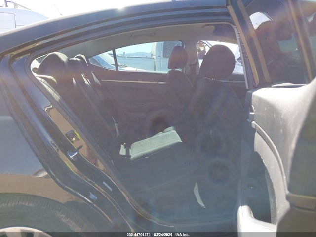 Hyundai ELANTRA SE 2018 KMHD74LF9JU609369 Image 8