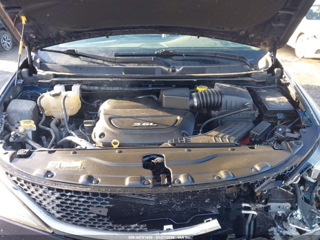 Продаж на аукціоні авто 2017 Chrysler Pacifica Touring-l, vin: 2C4RC1BGXHR744964, номер лоту: 44701408