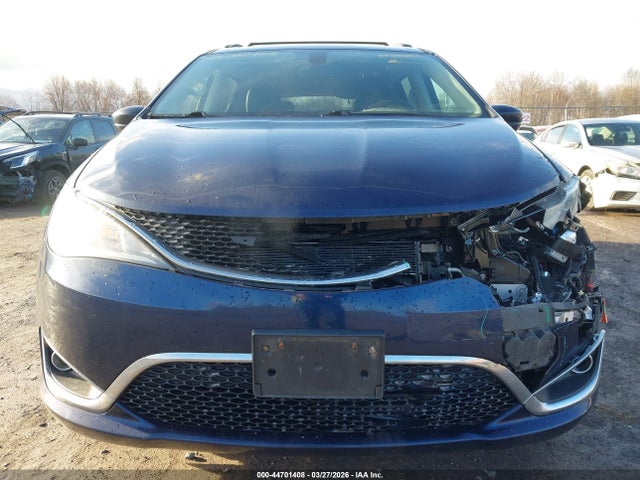 Продаж на аукціоні авто 2017 Chrysler Pacifica Touring-l, vin: 2C4RC1BGXHR744964, номер лоту: 44701408