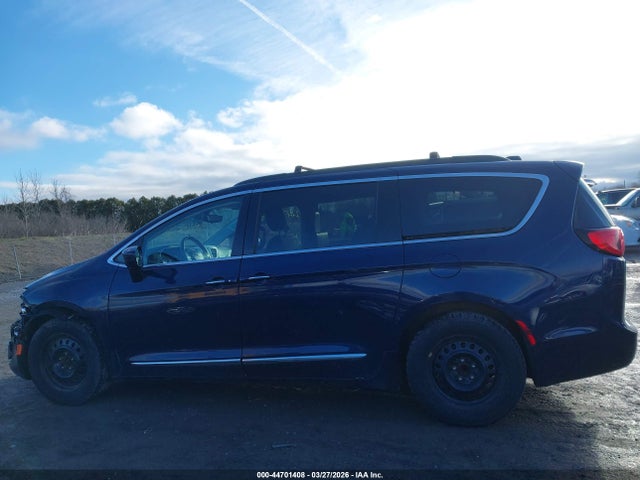 Продаж на аукціоні авто 2017 Chrysler Pacifica Touring-l, vin: 2C4RC1BGXHR744964, номер лоту: 44701408