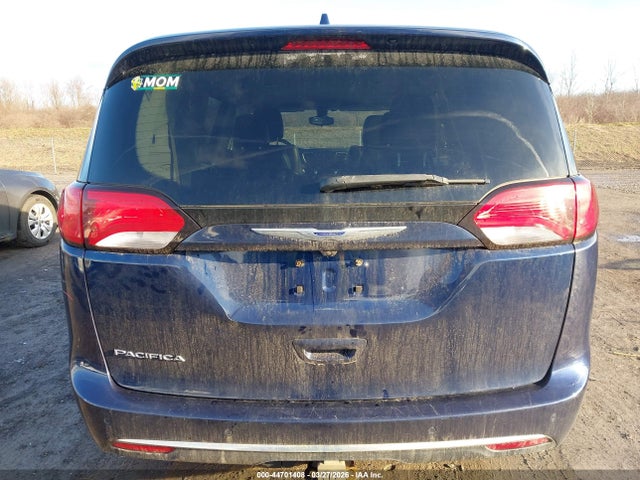 Продаж на аукціоні авто 2017 Chrysler Pacifica Touring-l, vin: 2C4RC1BGXHR744964, номер лоту: 44701408
