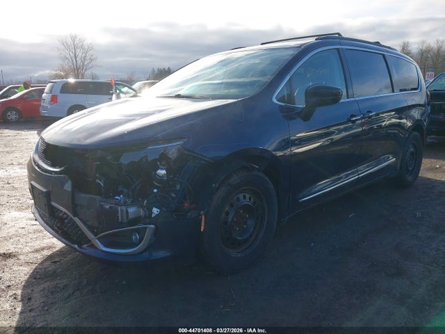Продаж на аукціоні авто 2017 Chrysler Pacifica Touring-l, vin: 2C4RC1BGXHR744964, номер лоту: 44701408