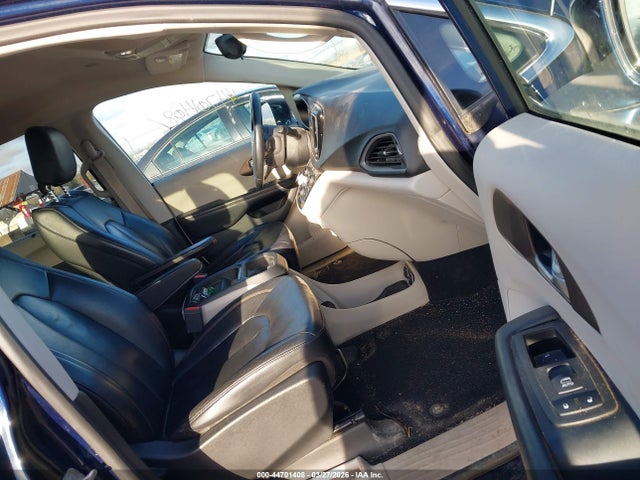 Продаж на аукціоні авто 2017 Chrysler Pacifica Touring-l, vin: 2C4RC1BGXHR744964, номер лоту: 44701408