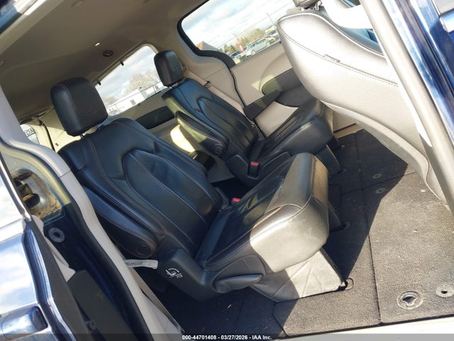 Продаж на аукціоні авто 2017 Chrysler Pacifica Touring-l, vin: 2C4RC1BGXHR744964, номер лоту: 44701408