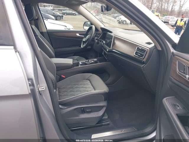 Продажа на аукционе авто 2024 Volkswagen Atlas 2.0t Sel Premium R-line, vin: 1V2FR2CA6RC608860, номер лота: 44701519
