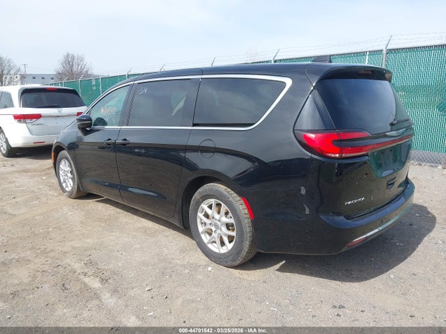 2024 CHRYSLER PACIFICA 2C4RC1BG2RR139595 Photo 2