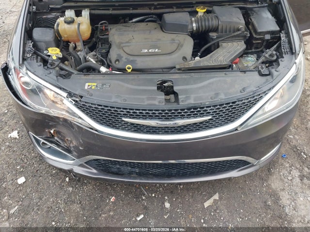 2017 Chrysler Pacifica Touring-l მანქანა იყიდება აუქციონზე, vin: 2C4RC1BG7HR517232, აუქციონის ნომერი: 44701608