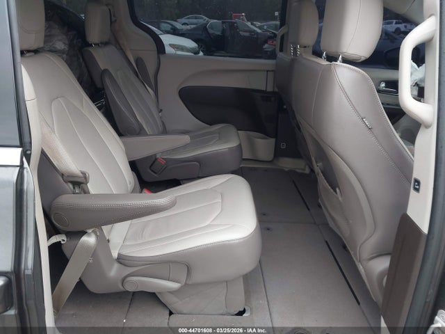 2017 Chrysler Pacifica Touring-l მანქანა იყიდება აუქციონზე, vin: 2C4RC1BG7HR517232, აუქციონის ნომერი: 44701608