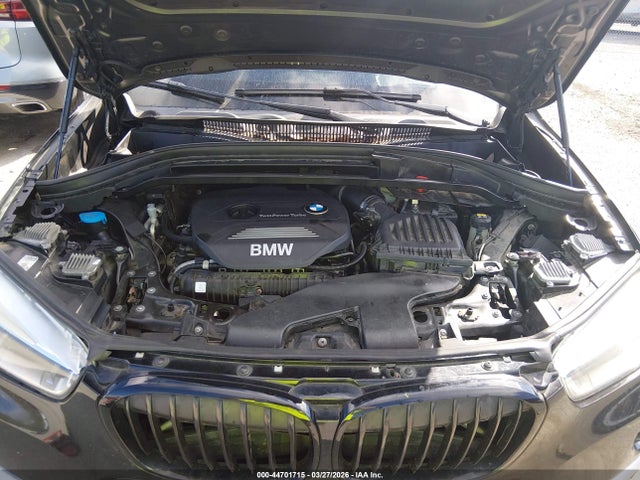 2017 BMW X1 WBXHT3C38H5F77204 Photo 9
