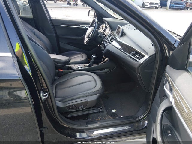 2017 BMW X1 WBXHT3C38H5F77204 Photo 4