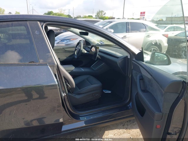 2026 Tesla Model Y Premium Rear-wheel Drive/standard Rear-wheel Drive მანქანა იყიდება აუქციონზე, vin: 7SAYGDEDXTA492821, აუქციონის ნომერი: 44701733