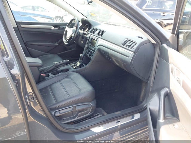 Продаж на аукціоні авто 2016 Volkswagen Passat 1.8t R-line, vin: 1VWAT7A30GC035334, номер лоту: 44701832