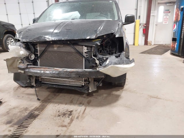 44701839 :رقم المزاد ، 2D4RN3DG6BR756056 vin ، 2011 Dodge Grand Caravan Mainstreet مزاد بيع