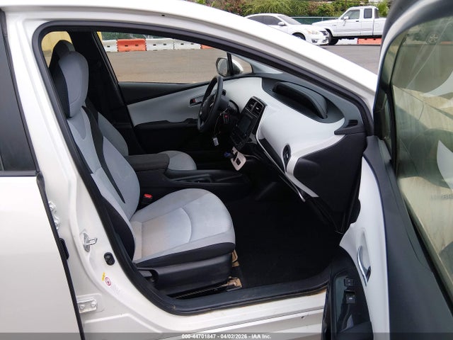 JTDKBRFU8G3015338 Toyota Prius Two