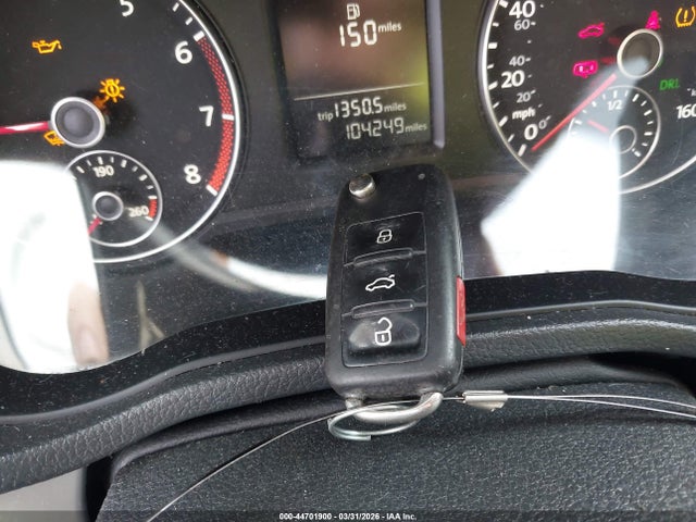 44701900 :رقم المزاد ، 1VWAT7A31FC113988 vin ، 2015 Volkswagen Passat 1.8t Limited Edition مزاد بيع