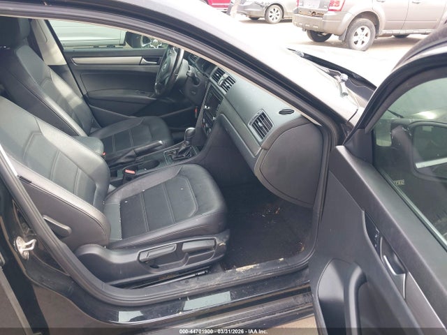 44701900 :رقم المزاد ، 1VWAT7A31FC113988 vin ، 2015 Volkswagen Passat 1.8t Limited Edition مزاد بيع