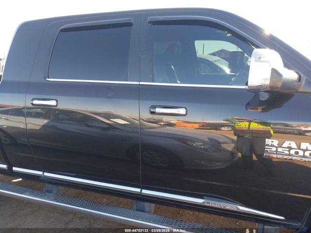 44702132 :رقم المزاد ، 3C6UR5PLXHG639358 vin ، 2017 Ram 2500 Limited Mega Cab 4x4 6'4 Box مزاد بيع
