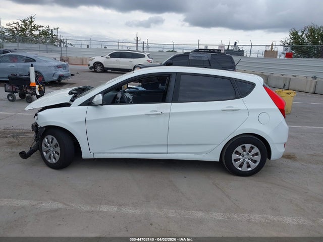 Продаж на аукціоні авто 2015 Hyundai Accent Gs, vin: KMHCT5AE5FU225779, номер лоту: 44702140