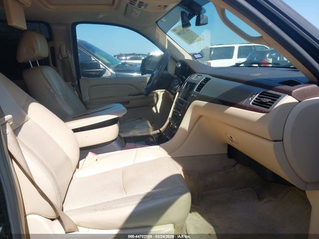 2008 Cadillac Escalade Standard მანქანა იყიდება აუქციონზე, vin: 1GYEC63898R183322, აუქციონის ნომერი: 44702188
