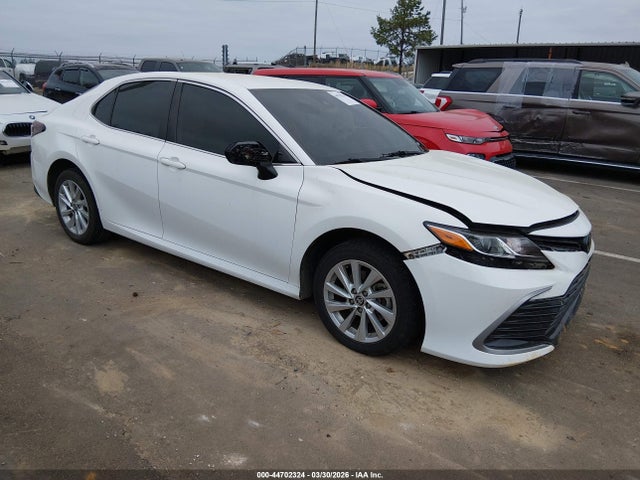 Продажа на аукционе авто 2021 Toyota Camry Le, vin: 4T1C11AK3MU520610, номер лота: 44702324