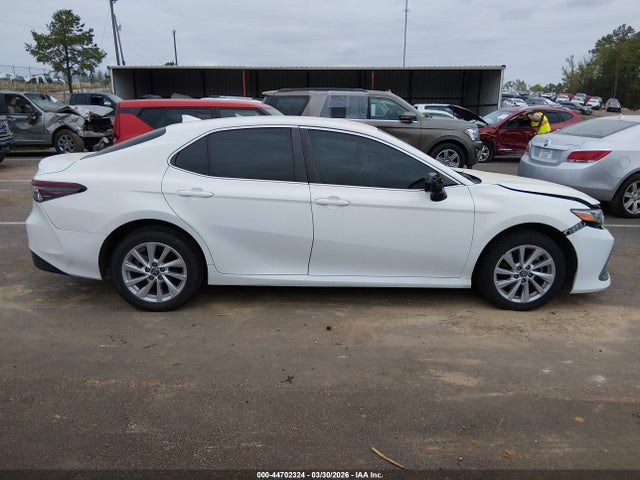Продажа на аукционе авто 2021 Toyota Camry Le, vin: 4T1C11AK3MU520610, номер лота: 44702324