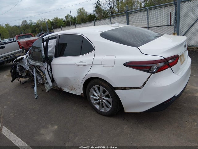 Продажа на аукционе авто 2021 Toyota Camry Le, vin: 4T1C11AK3MU520610, номер лота: 44702324