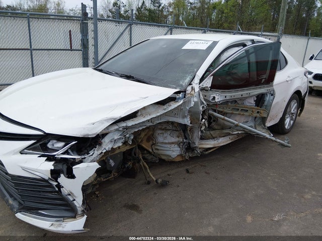 Продажа на аукционе авто 2021 Toyota Camry Le, vin: 4T1C11AK3MU520610, номер лота: 44702324