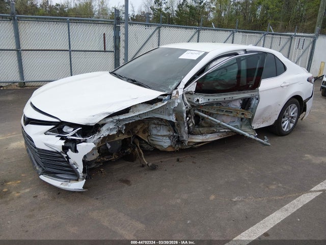 Продажа на аукционе авто 2021 Toyota Camry Le, vin: 4T1C11AK3MU520610, номер лота: 44702324