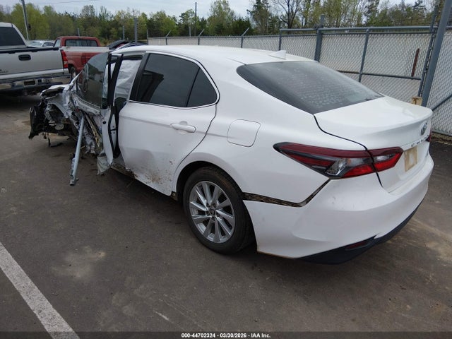 Продажа на аукционе авто 2021 Toyota Camry Le, vin: 4T1C11AK3MU520610, номер лота: 44702324