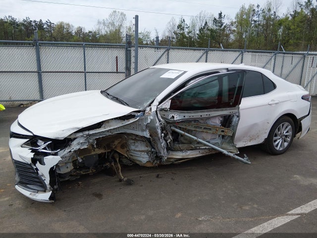Продажа на аукционе авто 2021 Toyota Camry Le, vin: 4T1C11AK3MU520610, номер лота: 44702324