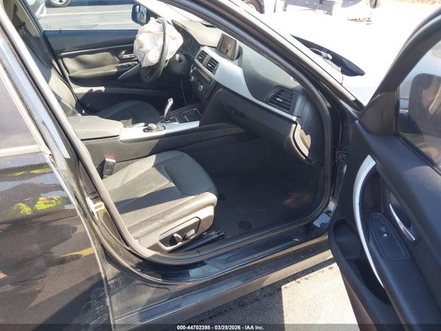 2013 Bmw 328i მანქანა იყიდება აუქციონზე, vin: WBA3A5G58DNP22024, აუქციონის ნომერი: 44702398