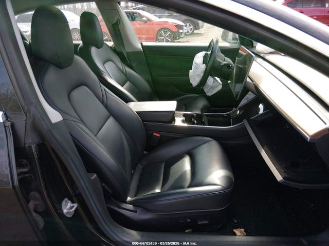 44702439 :رقم المزاد ، 5YJ3E1EB0KF208673 vin ، 2019 Tesla Model 3 Long Range/performance مزاد بيع