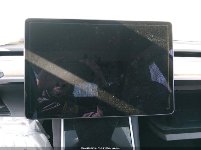 44702439 :رقم المزاد ، 5YJ3E1EB0KF208673 vin ، 2019 Tesla Model 3 Long Range/performance مزاد بيع
