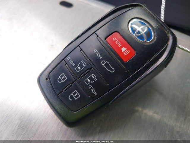 44702452 :رقم المزاد ، 5TDDRKEC8MS023986 vin ، 2021 Toyota Sienna Xse مزاد بيع