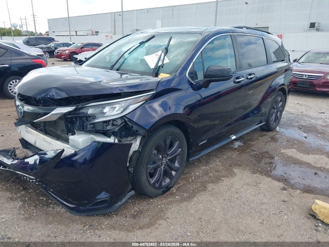 44702452 :رقم المزاد ، 5TDDRKEC8MS023986 vin ، 2021 Toyota Sienna Xse مزاد بيع
