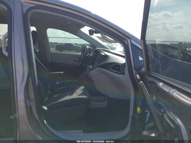 Продаж на аукціоні авто 2017 Chrysler Pacifica Touring, vin: 2C4RC1DG3HR537782, номер лоту: 44702453