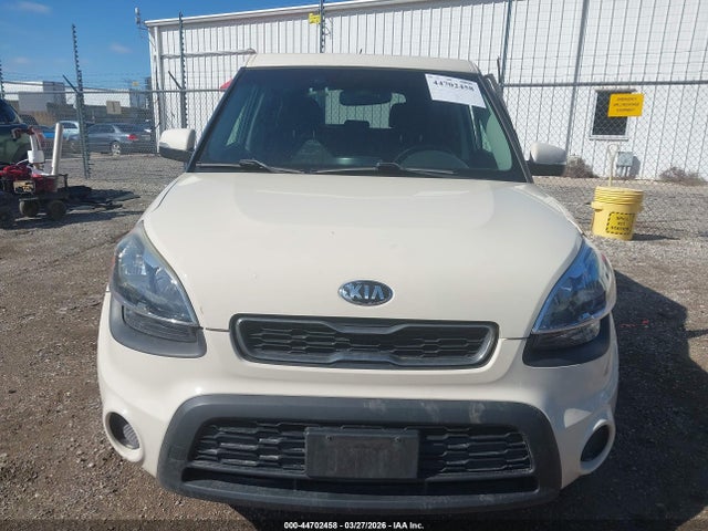 44702458 :رقم المزاد ، KNDJT2A68D7770437 vin ، 2013 Kia Soul + مزاد بيع