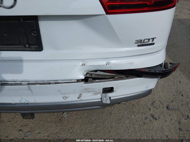 WA1LAAF75JD000990 Audi Q7 3.0t Premium