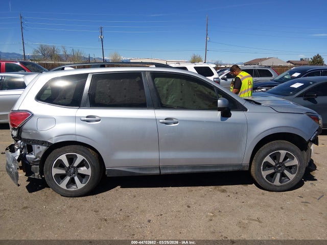 Subaru Forester 2.5i Premium 2017 JF2SJAGC6HH577304 Image 14