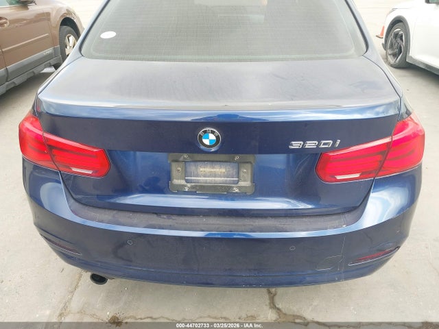 2017 Bmw 320i მანქანა იყიდება აუქციონზე, vin: WBA8E1G30HNU18306, აუქციონის ნომერი: 44702733
