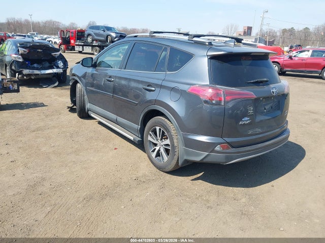 2018 TOYOTA RAV4 JTMRFREV7JD242678 Photo 2